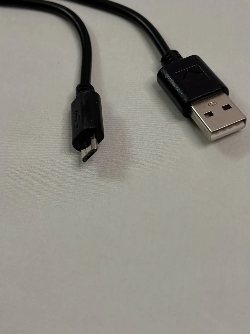USB to Micro-USB Charging Cable Set in Black and White